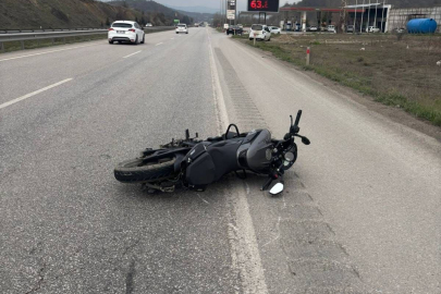 Otomobilin çarptığı motosikletin sürücüsü ağır yaralandı