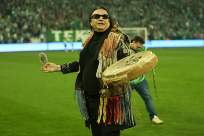 Bursaspor taraftarı maç öncesi Kırdar'la motive oldu!