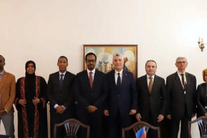 Bakan Bolat, Somalili mevkidaşı Hassan ile bir araya geldi