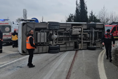 Bursa yolunda işçi servisi devrildi!