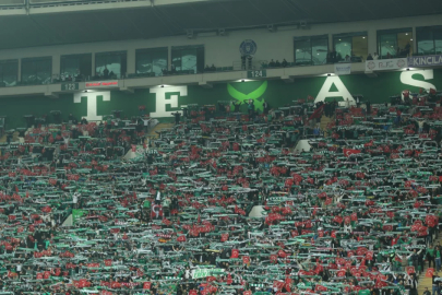 Bursaspor taraftarı tarih yazdı, ünlü spor yorumcusu hayranlığını gizleyemedi