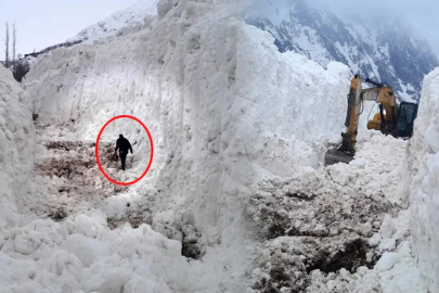 Devasa kar kütleleri az kalsın köyü yutuyordu! İnsan boyunun 3 katını aştı, tüneller oluştu