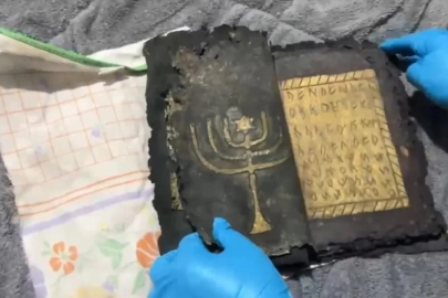 Üzerinde altın işlemeleri var! Bizans dönemine ait dua kitabı ele geçirildi