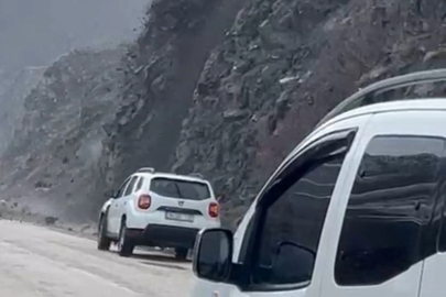 Yüksekova'da heyelan anları kamerada