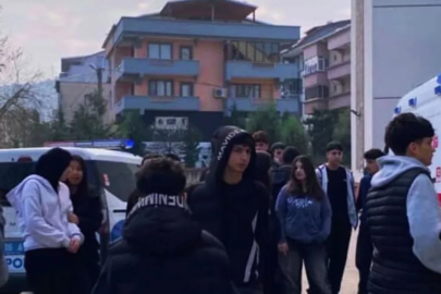 Bursa'da lisede kanlı kavga! Bir öğrenci bıçaklandı