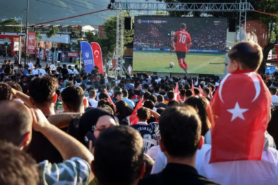 Bursa'da milli maç heyecanı dev ekranlarda!
