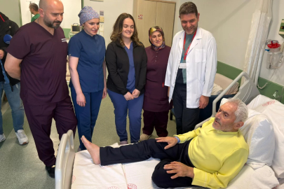 Kalbi 3 saat durdurularak, aort damarı değiştirildi