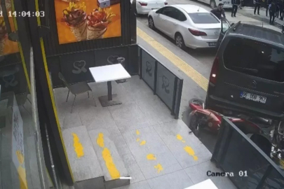 Mardin'de geri manevra yapan araç motosikletlere çarptı