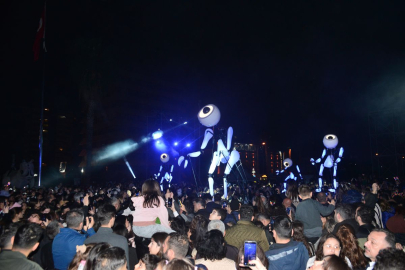 25'inci Uluslararası Adana Tiyatro Festivali, renkli kortejle 'Perde' dedi