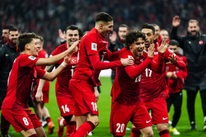 A Milli Takımımızın başarısı dünya basınında: "Romanya semalarına karanlık çöktü"