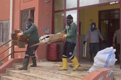 Ekipler gaz maskeleriyle girdi! Temizlemesi 2 gün sürdü... Daireden 7 kamyon çöp çıktı