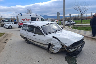 Kütahya'da otomobiller çarpıştı: 2 yaralı