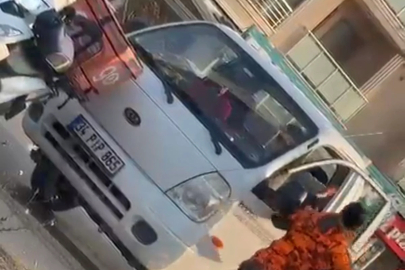 Maltepe'de tartıştığı sürücünün camını kaskla kıran motosikletli kamerada