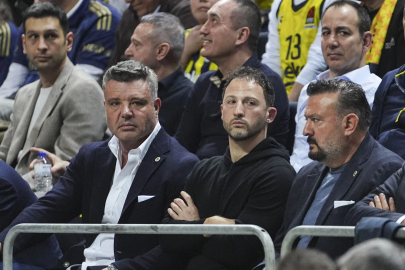 Sadettin Saran ve Domenico Tedesco, Fenerbahçe Beko maçını beraber izledi