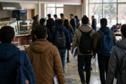 Üniversite kantininde rezalet! Öğrencilerin isimlerini cama asıp ifşa etti