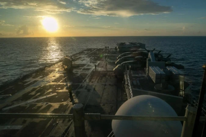 3 bin 500 deniz piyadesini taşıyan gemi Orta Doğu'ya ulaştı