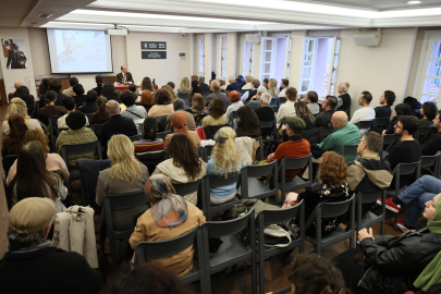 Bursa'da felsefe söyleşisine yoğun ilgi