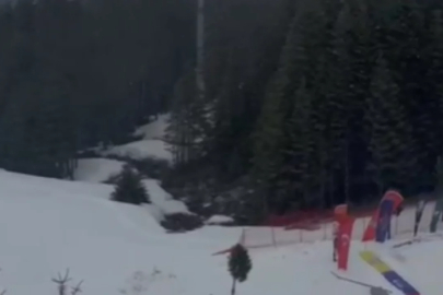 Bursa'nın çatısında kar mesaisi! Beyaza büründü