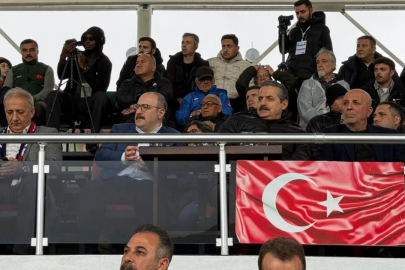 Kritik randevuya tribün desteği: Varank ve Çelik maçta