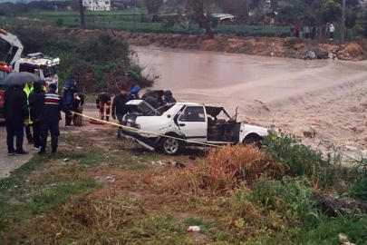 Milas’ta akarsuya düşen araç sele kapıldı! 1 kişi hayatını kaybetti