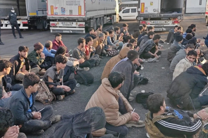 Rize'de tır dorsesinde 57 düzensiz göçmen yakalandı