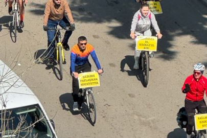 Samsun'da bisikletliler trafikte görünür olmak için pedal çevirdi