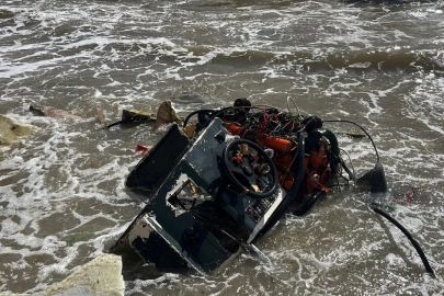 Balıkçı teknesi alabora oldu: 2 kişi yüzerek kurtuldu