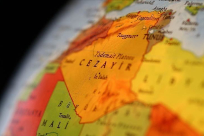 Eski Cezayir Cumhurbaşkanı El-Emin Zerval hayatını kaybetti