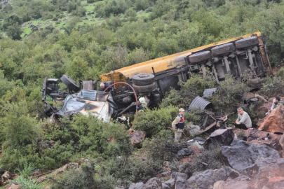 Gaziantep'te kontrolden çıkan kamyon uçuruma yuvarlandı... 23 yaşındaki sürücü kazada can verdi