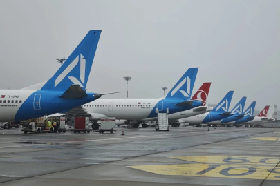 İstanbul'da uçuşlara yağmur engeli! Uçaklar inemedi, birçok sefer iptal oldu