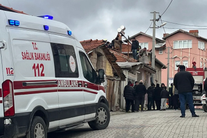 Kütahya'da tek katlı ev çıkan yangında kullanılamaz hale geldi