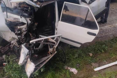 Manisa'da otomobil ile TIR çarpıştı: 3 yaralı