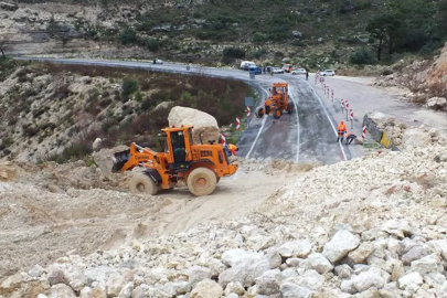 Mersin'de heyelan: Bazı evler zarar gördü, bölgeye giriş kapatıldı