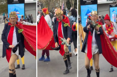 Trump'ın altına bez bağlayıp eline oyuncak verdiler