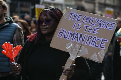 Yüz binlerce kişi katıldı: Londra'da aşırı sağa karşı şimdiye kadarki en büyük gösteri!