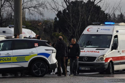 Bursa'da kontrolden çıkan ambulans refüje çarptı!
