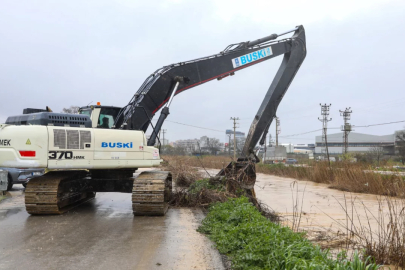 Bursa'da sağanak etkisi! Dereler taştı, ağaçlar devrildi, ekipler alarmda...