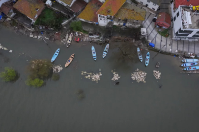 Bursa'da Uluabat Gölü'nün su seviyesi yükseldi: Mahalle tehdit altında!