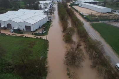 Gece boyu yağdı, sabah taştı: Bursa'da alarm!