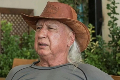 Şener Üşümezsoy'dan çıplak kar pozları: "Üşümüyorum"