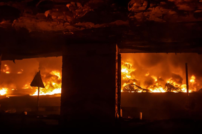 Tahran karanlığa gömüldü!