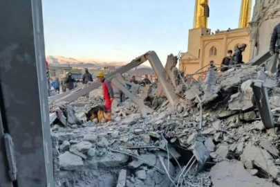 ABD-İsrail, İran'da tarihi camiyi hedef aldı: 3 kişi hayatını kaybetti