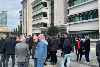 Başkan Bozbey'in gözaltına alınmasının ardından CHP teşkilatı belediye binasında!