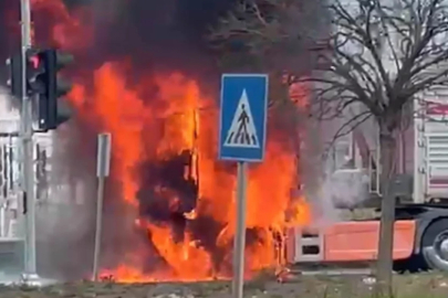 Samsun'da seyir halindeki tırın kupası alevlere teslim oldu