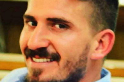 Annesinin sevgilisini bıçaklayarak öldürdü!