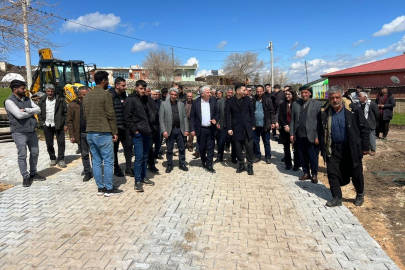 Çermik Belediyesi'nin kilitli parke taş döşeme çalışmaları sürüyor