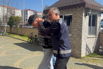 Evinde uyurken balkondan giren kişi tarafından öldürüldü