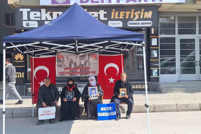 Muş'ta evlat nöbeti sürüyor