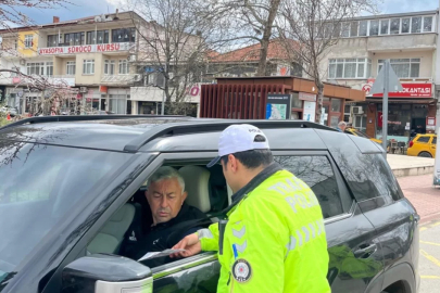Polis ekiplerinden APP plaka bilgilendirmesi! Sürücülere broşür dağıttılar...