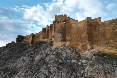 Bayburt Kalesi'nde tarihin gün yüzüne çıkarılması için yeniden harekete geçildi